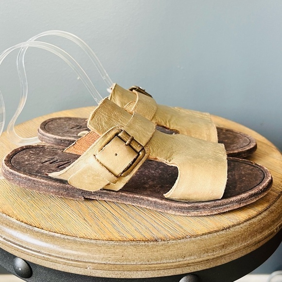 Matisse Abbie Distressed Slide Sandals - Picture 6 of 8